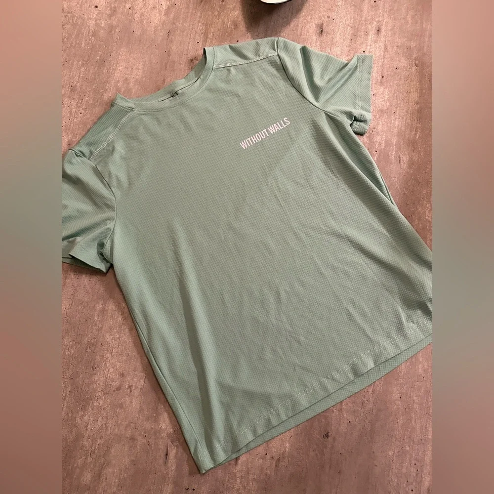 UO Without Walls Men's Tech Tee Size Small NWT - Picture 3 of 7